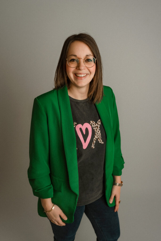 Melissa Bastos Bandeiras Médiatrice familiale - vert - debout